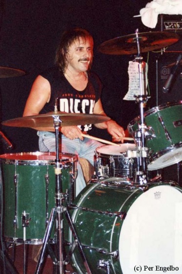 status quo drummer. In 1976, legendary former Status Quo drummer John Coghlan formed the Diesel 